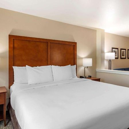 Comfort Inn & Suites Charlottesville Exteriör bild